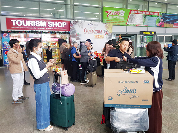 Sân bay quốc tế Đà Nẵng nhộn nhịp trong ngày đầu năm mới 2025 Sân bay quốc tế Đà Nẵng nhộn nhịp trong ngày đầu năm mới 2025