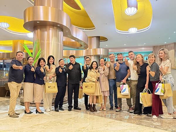 Trung tâm Xúc tiến du lịch Đà Nẵng đón đoàn famtrip gồm 6 đại diện các công ty lữ hành của Kazakhstan và Uzbekistan. Trung tâm Xúc tiến du lịch Đà Nẵng đón đoàn famtrip gồm 6 đại diện các công ty lữ hành của Kazakhstan và Uzbekistan.