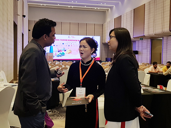 Gặp gỡ, trao đổi giữa doanh nghiệp du lịch hai TP Đà Nẵng và Ahmedabad. Gặp gỡ, trao đổi giữa doanh nghiệp du lịch hai TP Đà Nẵng và Ahmedabad.