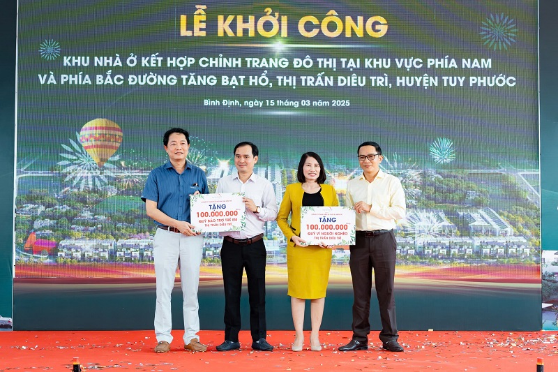 chủ đầu tư dự án Phú Tài Jade Garden đã ủng hộ Quỹ vì người nghèo và Quỹ bảo trợ trẻ em thị trấn Diêu Trì chủ đầu tư dự án Phú Tài Jade Garden đã ủng hộ Quỹ vì người nghèo và Quỹ bảo trợ trẻ em thị trấn Diêu Trì