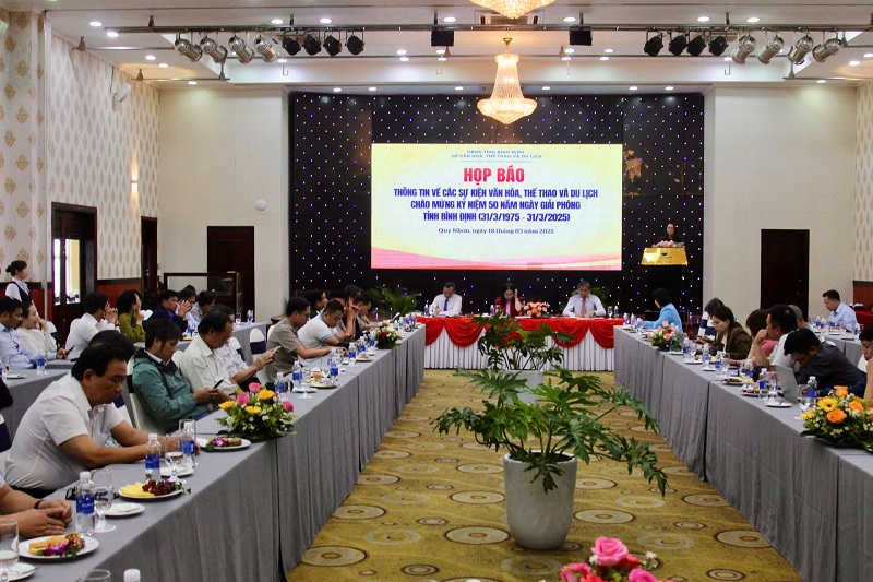 Quang cảnh buổi họp báo. Quang cảnh buổi họp báo.