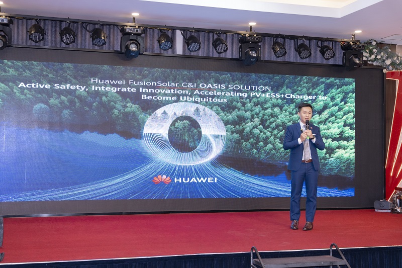 Ông Trần Anh Sơn - Trưởng phòng phát triển thị trường Huawei Digital Power, chia sẻ thông tin tại hội thảo. Ông Trần Anh Sơn - Trưởng phòng phát triển thị trường Huawei Digital Power, chia sẻ thông tin tại hội thảo.