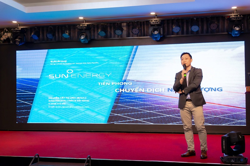 Ông Nguyễn Tất Tú Linh – Giám đốc phát triển và đối ngoại Sun Energy, chia sẻ tại hội thảo. Ông Nguyễn Tất Tú Linh – Giám đốc phát triển và đối ngoại Sun Energy, chia sẻ tại hội thảo.