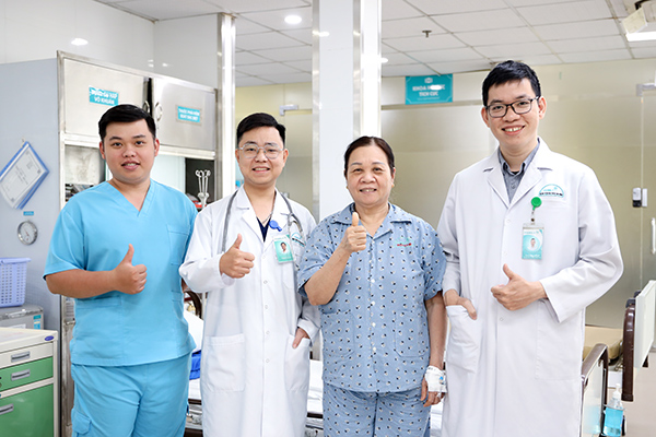 Cô B vui mừng vì được các bác sĩ can thiệp kịp thời, hiện tại sức khỏe đã ổn định. Cô B vui mừng vì được các bác sĩ can thiệp kịp thời, hiện tại sức khỏe đã ổn định.