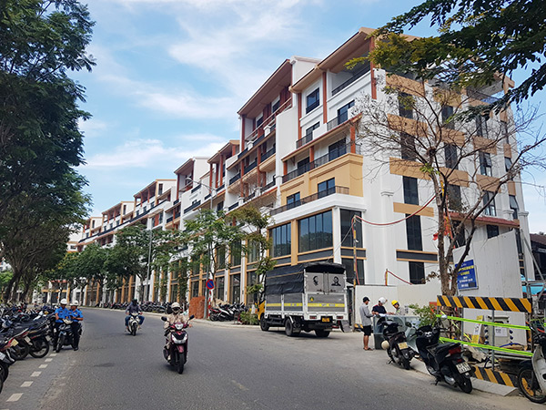 nguồn cung sơ cấp phân khúc nhà phố/biệt thự tại khu vực tăng nhẹ 4% so với cùng kỳ 2024. nguồn cung sơ cấp phân khúc nhà phố/biệt thự tại khu vực tăng nhẹ 4% so với cùng kỳ 2024.