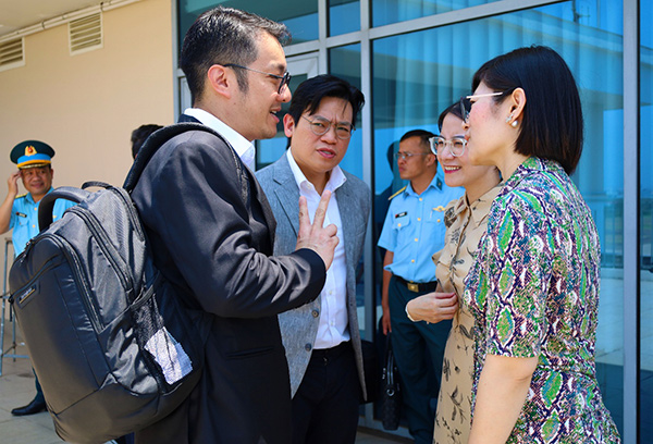 Phái đoàn của Tập đoàn BITDEER (Singapore) khảo sát thực tế tại sân bay quốc tế Đà Nẵng ngày 21/4. Phái đoàn của Tập đoàn BITDEER (Singapore) khảo sát thực tế tại sân bay quốc tế Đà Nẵng ngày 21/4.