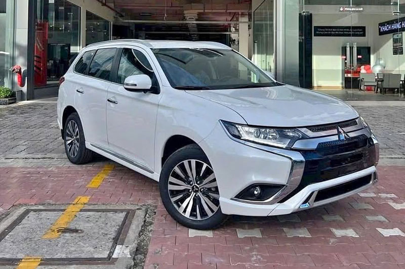 Mitsubishi Outlander. Mitsubishi Outlander.