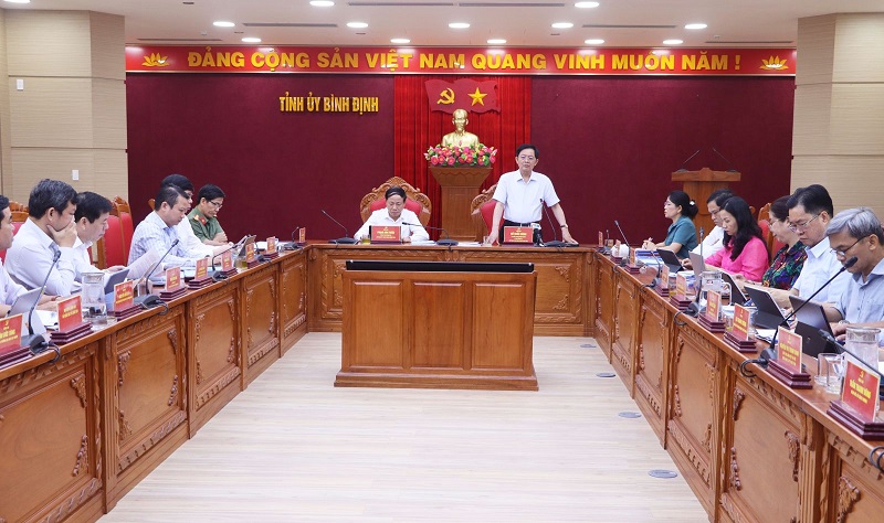 Bí thư Tỉnh uỷ Bình Định Hồ Quốc Dũng chủ trì phiên họp.