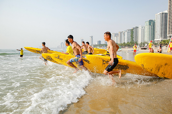 Sôi động cuộc thi cứu hộ biển quốc tế tại Đà Nẵng. Sôi động cuộc thi cứu hộ biển quốc tế tại Đà Nẵng.