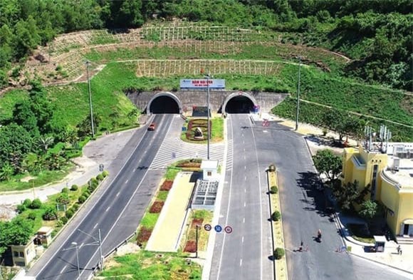 Hầm xuyên núi dài nhất Việt Nam, hầm hải vân