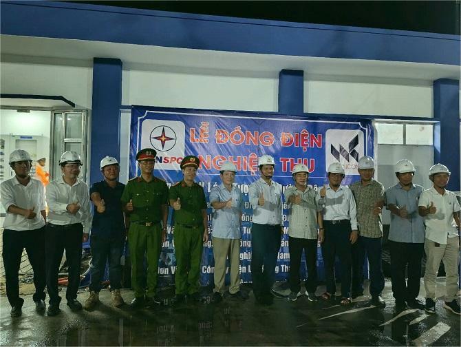 H3: Các đơn vị vui mừng khi công trình trạm biến áp 110kV Thanh Bình và đường dây đấu nối tỉnh Đồng Tháp đóng điện thành công sau gần 5 tháng nỗ lực thi công.