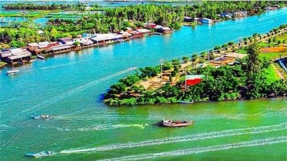 Dòng sông cắt đôi 2 khu rừng của Việt Nam