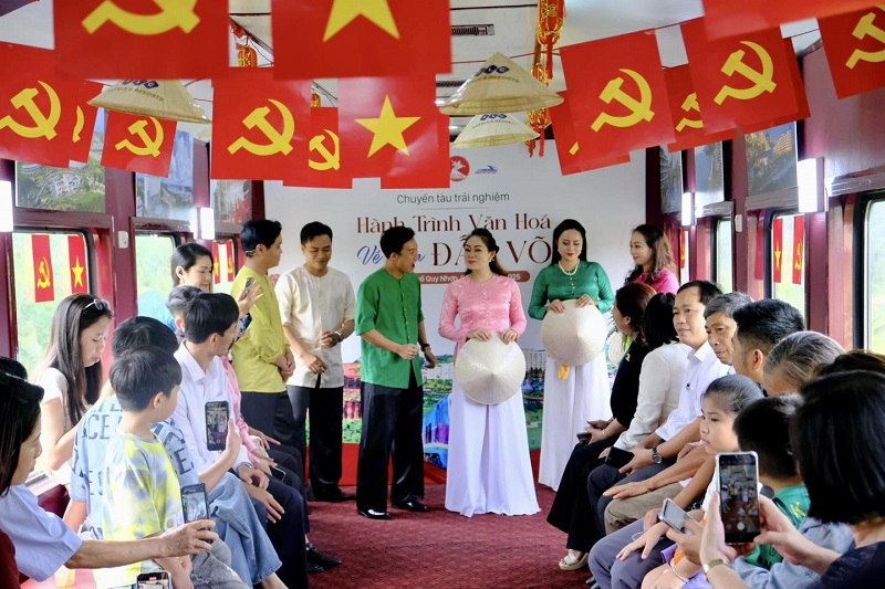 trải nghiệm tàu du lịch miễn phí "Hành trình văn hóa về miền Đất Võ" trải nghiệm tàu du lịch miễn phí "Hành trình văn hóa về miền Đất Võ"