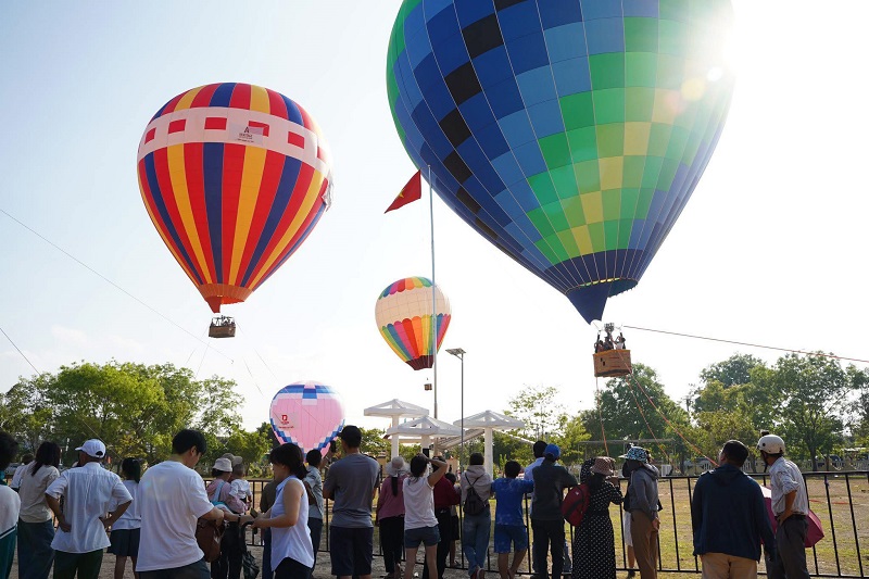 Ngày hội Khinh khí cầu Đắk Lắk 2025 là "điểm nhấn" thu hút khách. Ngày hội Khinh khí cầu Đắk Lắk 2025 là "điểm nhấn" thu hút khách.