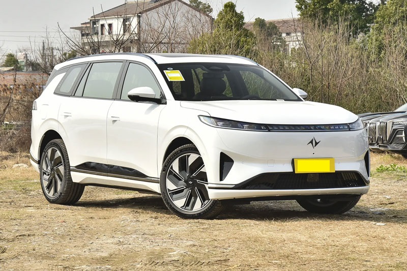 Dongfeng eπ008 Smart Driving Edition.