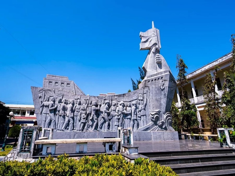 Để ghi nhớ sự kiện lịch sử này, năm 2004, Tỉnh ủy, Ủy ban nhân dân tỉnh chủ trương xây dựng Bia di tích địa điểm chuyển quân tập kết ra Bắc tại Quy Nhơn, công trình được xếp hạng Di tích lịch sử cấp tỉnh ngày 24/12/2007