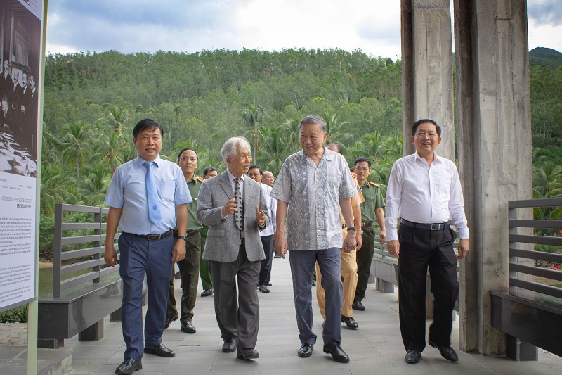 Tổng Bí thư Tô Lâm khi còn là Bộ trưởng Bộ Công an đã đến thăm Trung tâm ICISE. Tổng Bí thư Tô Lâm khi còn là Bộ trưởng Bộ Công an đã đến thăm Trung tâm ICISE.