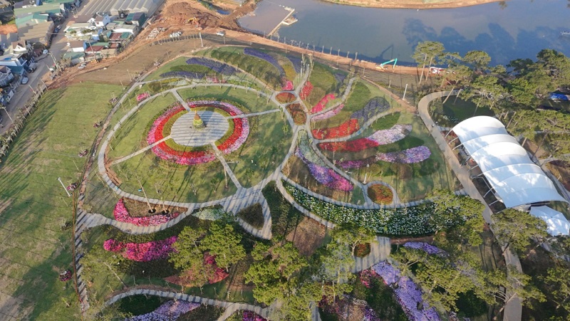 Một góc Khu du lịch hồ Than Thở vừa được đầu tư, làm mới.