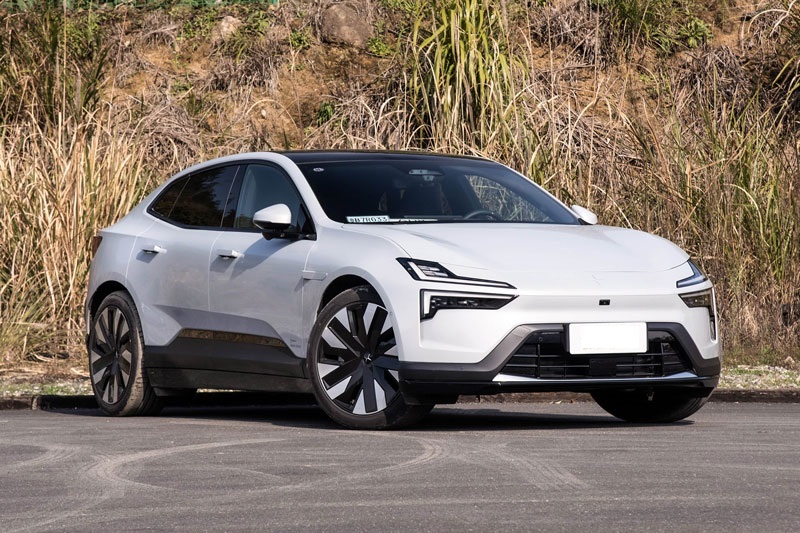 Polestar 4 2025. Polestar 4 2025.