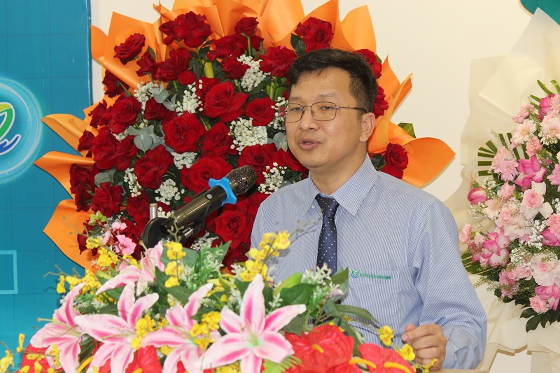 Ông Đỗ Văn Tứ - Tổng Giám đốc Công ty Cổ phần Bệnh viện Đa khoa Bình Định, chia sẻ về hành trình triển khai bệnh án điện tử tại bệnh viện. Ông Đỗ Văn Tứ - Tổng Giám đốc Công ty Cổ phần Bệnh viện Đa khoa Bình Định, chia sẻ về hành trình triển khai bệnh án điện tử tại bệnh viện.