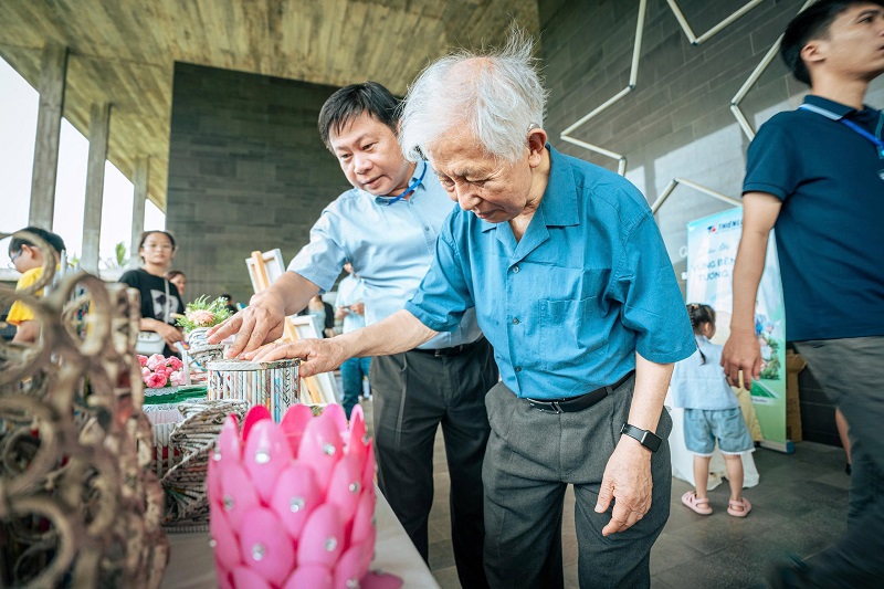 Ban tổ chức háo hức trước sự sáng tạo của thí sinh và phải cân não chấm điểm. Ban tổ chức háo hức trước sự sáng tạo của thí sinh và phải cân não chấm điểm.