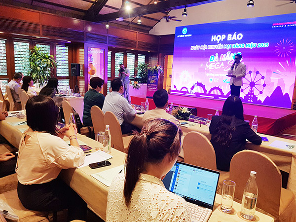 Họp báo chiều 4/6 giới thiệu Ngày hội khuyến mại hàng hiệu - Mega Sale Đà Nẵng 2025. Họp báo chiều 4/6 giới thiệu Ngày hội khuyến mại hàng hiệu - Mega Sale Đà Nẵng 2025.