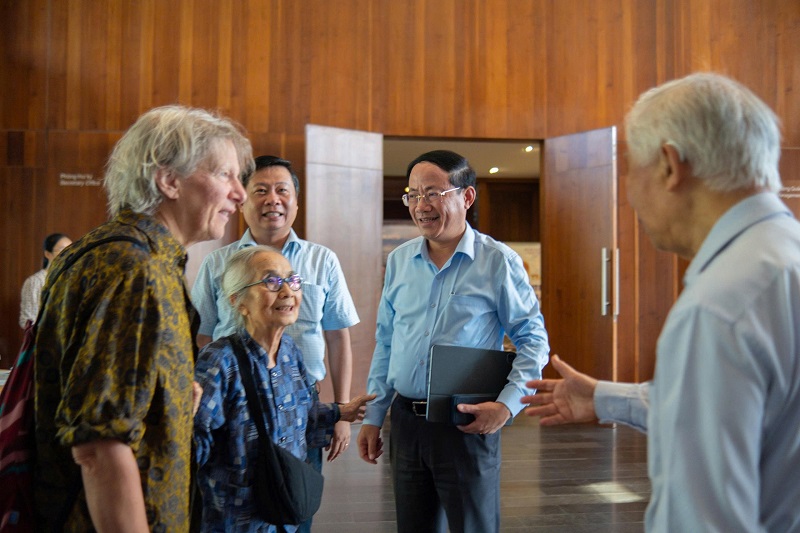 Chủ tịch UBND tỉnh Bình Định Phạm Anh Tuấn chào các nhà khoa học tại Trung tâm ICISE. Chủ tịch UBND tỉnh Bình Định Phạm Anh Tuấn chào các nhà khoa học tại Trung tâm ICISE.