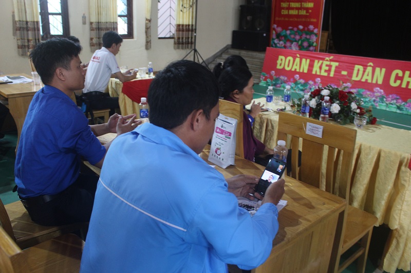 Nhiều đoàn viên thanh niên Đam Rông tham gia tích cực. Họ sẽ là những đại sứ thương hiệu cho nông sản bản địa trong tương lai.