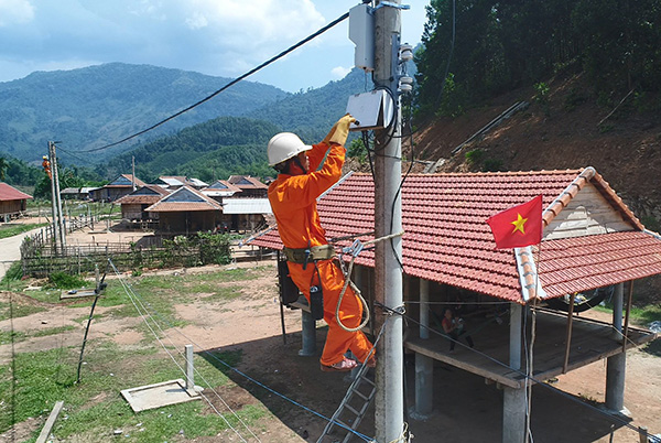 EVNCPC đưa điện về các thôn, buôn, bản làng miền Trung - Tây Nguyên. EVNCPC đưa điện về các thôn, buôn, bản làng miền Trung - Tây Nguyên.