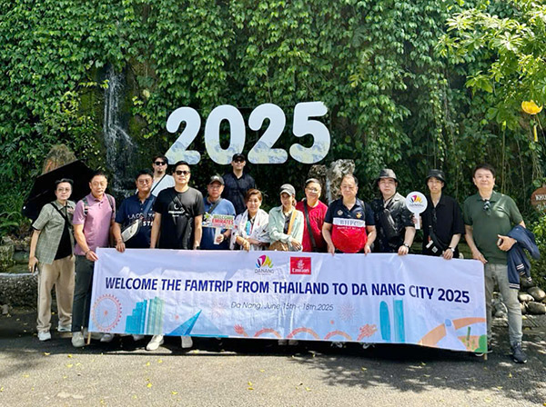 Đoàn famtrip Thái Lan trải nghiệm du lịch Đà Nẵng để xây dựng sản phẩm tour hướng đến phân khúc khách cao cấp. Đoàn famtrip Thái Lan trải nghiệm du lịch Đà Nẵng để xây dựng sản phẩm tour hướng đến phân khúc khách cao cấp.