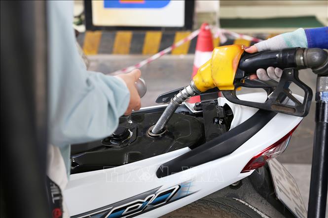 VPI dự báo giá xăng vẫn duy trì đà tăng trong kỳ điều hành ngày mai 26/6

