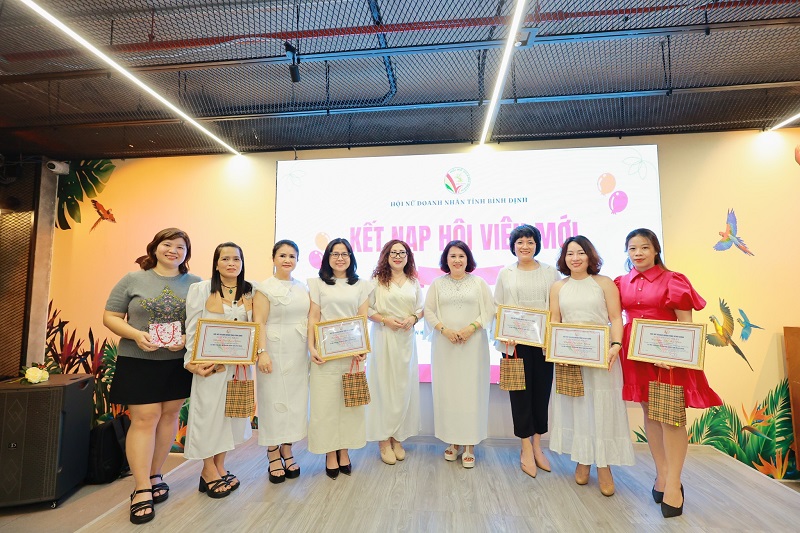 Kết nạp hội viên mới. Kết nạp hội viên mới.