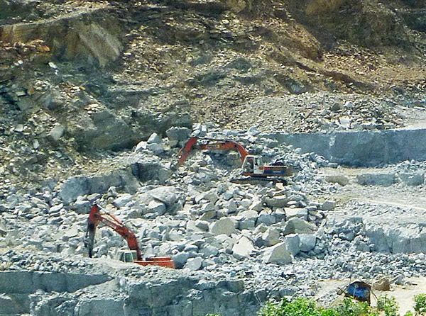 Sở Xây dựng Đà Nẵng đề nghị các nhà thầu báo cáo các đơn vị được cấp phép khai thác không bán hay nâng giá bán cao hơn giá trong công bố giá để đề xuất xử lý theo quy định pháp luật. Sở Xây dựng Đà Nẵng đề nghị các nhà thầu báo cáo các đơn vị được cấp phép khai thác không bán hay nâng giá bán cao hơn giá trong công bố giá để đề xuất xử lý theo quy định pháp luật.