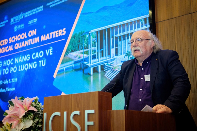 GS Duncan Haldane – chủ nhân Giải Nobel Vật lý 2016. GS Duncan Haldane – chủ nhân Giải Nobel Vật lý 2016.