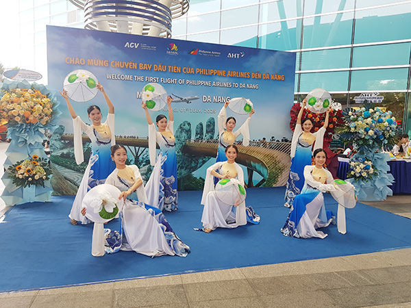 Chào đón chuyến bay đầu tiên của Philippine Airlines đến Đà Nẵng. Chào đón chuyến bay đầu tiên của Philippine Airlines đến Đà Nẵng.