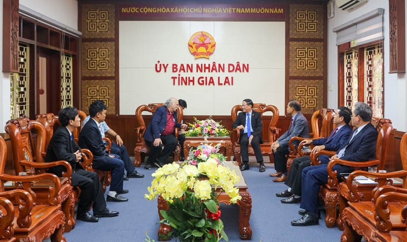 Hoạt động đầu tiên trên cương vị người đứng đầu tỉnh Gia Lai mới tiếp và làm việc với GS Duncan Haldane – nhà vật lý lý thuyết nổi tiếng của Đại học Princeton (Hoa Kỳ), chủ nhân Giải Nobel Vật lý năm 2016. Hoạt động đầu tiên trên cương vị người đứng đầu tỉnh Gia Lai mới tiếp và làm việc với GS Duncan Haldane – nhà vật lý lý thuyết nổi tiếng của Đại học Princeton (Hoa Kỳ), chủ nhân Giải Nobel Vật lý năm 2016.