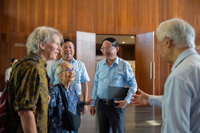 Khi còn là Chủ tịch UBND tỉnh Bình Định, ông Phạm Anh Tuấn đến thăm các nhà khoa học từ lúc sáng sớm. Khi còn là Chủ tịch UBND tỉnh Bình Định, ông Phạm Anh Tuấn đến thăm các nhà khoa học từ lúc sáng sớm.