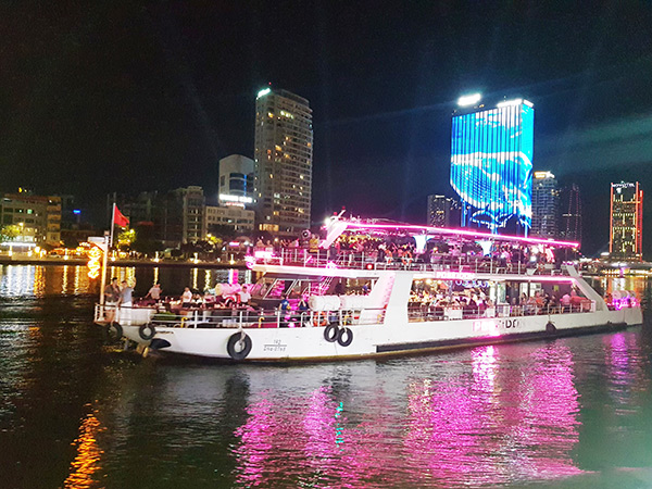 Du lịch trên sông Hàn (Đà Nẵng). Du lịch trên sông Hàn (Đà Nẵng).