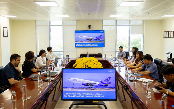 Phái đoàn của BV bay Orbis làm việc với lãnh đạo Cảng HKQT Đà Nẵng. Phái đoàn của BV bay Orbis làm việc với lãnh đạo Cảng HKQT Đà Nẵng.