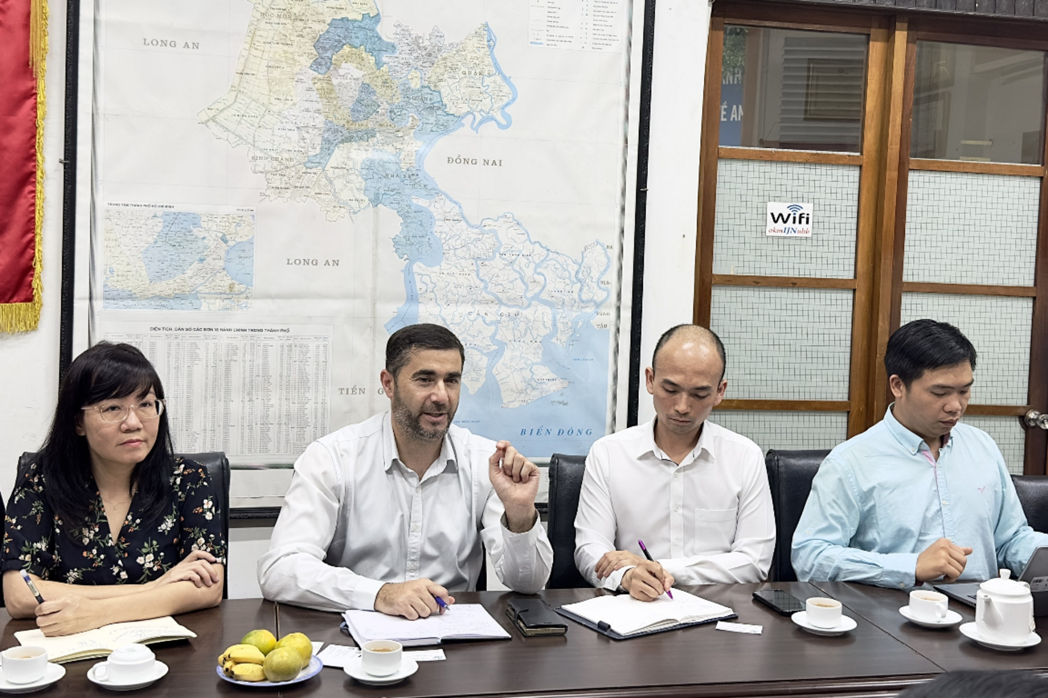 Giáo sư Ali Abbas - Đại học Sydney trao đổi tại buổi làm việc Giáo sư Ali Abbas - Đại học Sydney trao đổi tại buổi làm việc