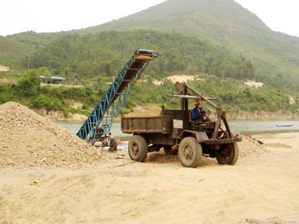 Sở Xây dựng Đà Nẵng cho biết sẽ báo cáo cấp thẩm quyền xử lý nghiêm từng trường hợp cố tình đẩy giá cát xây dựng. Sở Xây dựng Đà Nẵng cho biết sẽ báo cáo cấp thẩm quyền xử lý nghiêm từng trường hợp cố tình đẩy giá cát xây dựng.