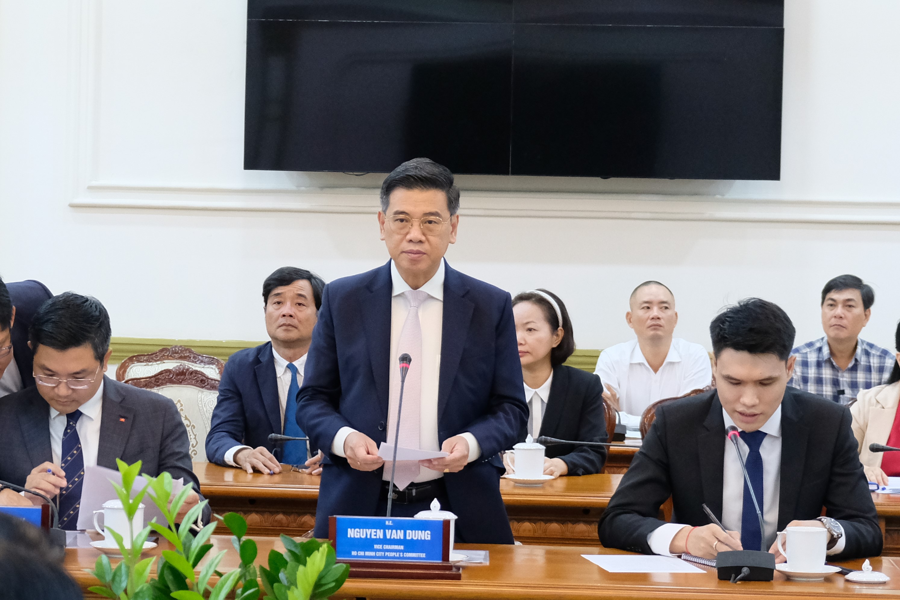 Phó Chủ tịch UBND TP Hồ Chí Minh Nguyễn Văn Dũng phát biểu tại buổi tiếp Phó Chủ tịch UBND TP Hồ Chí Minh Nguyễn Văn Dũng phát biểu tại buổi tiếp