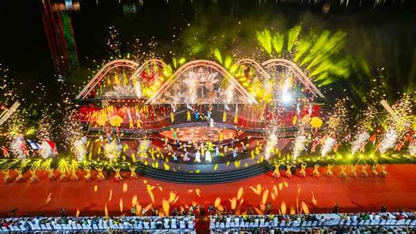 Sân khấu DIFF 2025 đạt chuẩn quốc tế. Sân khấu DIFF 2025 đạt chuẩn quốc tế.