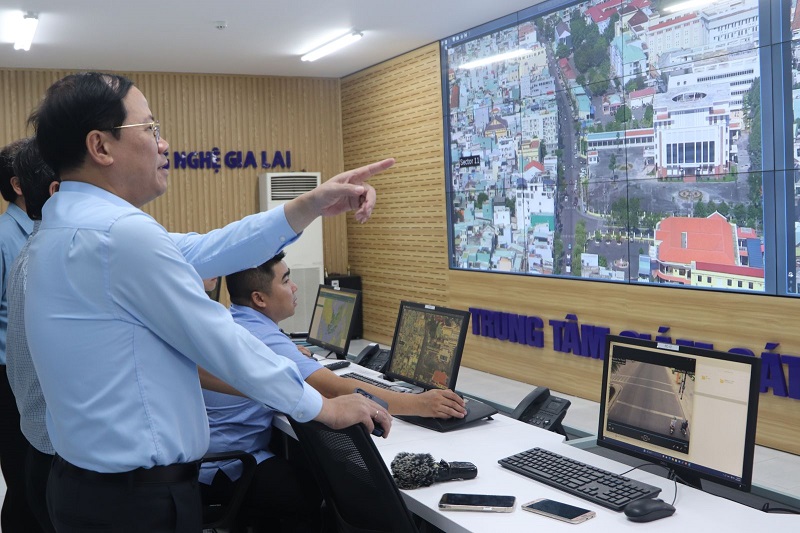 Chủ tịch UBND tỉnh Phạm Anh Tuấn kiểm tra Trung tâm điều hành đô thị thông minh thuộc Sở Khoa học và Công nghệ tỉnh. Chủ tịch UBND tỉnh Phạm Anh Tuấn kiểm tra Trung tâm điều hành đô thị thông minh thuộc Sở Khoa học và Công nghệ tỉnh.