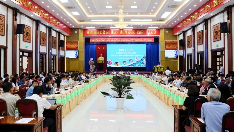 Hơn 150 doanh nghiệp, nhà đầu tư gặp gỡ, đối thoại với lãnh đạo tỉnh Gia Lai.