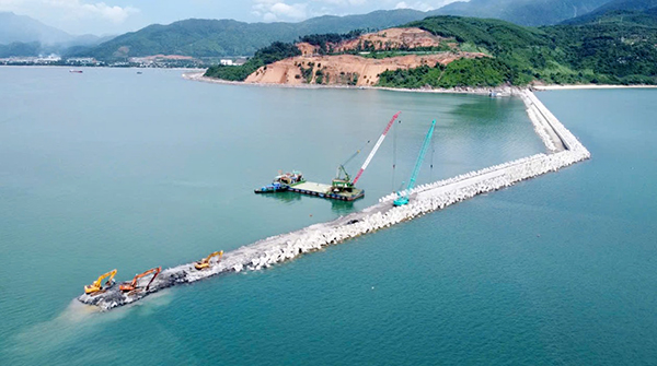 Dự kiến dự án xây dựng cơ sở hạ tầng dùng chung cảng Liên Chiểu sẽ hoàn thành vượt tiến độ trước ngày 28/11/2025. Dự kiến dự án xây dựng cơ sở hạ tầng dùng chung cảng Liên Chiểu sẽ hoàn thành vượt tiến độ trước ngày 28/11/2025.