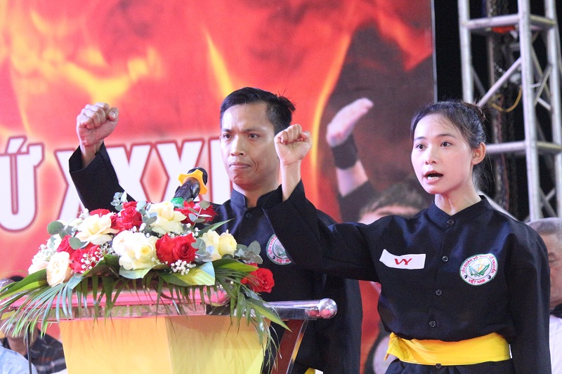 VĐV Phạm Đình Khiêm và Trần Thuý Vy đơn vị Gia Lai đại diện cho toàn thể VĐV về tham dự Giải đọc lời tuyên hứa