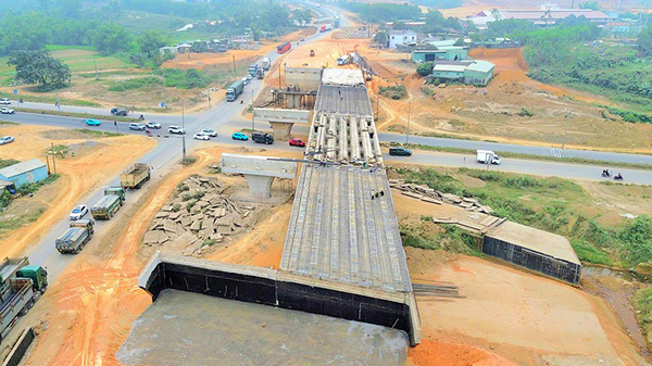 Cao tốc Hòa Liên - Túy Loan dự kiến thông xe kỹ thuật vào ngày 19/8 - Ảnh: Báo Xây dựng Cao tốc Hòa Liên - Túy Loan dự kiến thông xe kỹ thuật vào ngày 19/8 - Ảnh: Báo Xây dựng