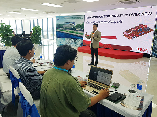 Hội thảo “Ứng dụng trí tuệ nhân tạo trong công nghiệp bán dẫn và điện tử” ngày 8/8. Hội thảo “Ứng dụng trí tuệ nhân tạo trong công nghiệp bán dẫn và điện tử” ngày 8/8.