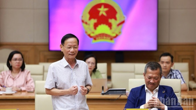 Lãnh đạo các tập đoàn kinh tế tư nhân phát biểu ý kiến tại buổi làm việc. (Ảnh: Trần Hải)